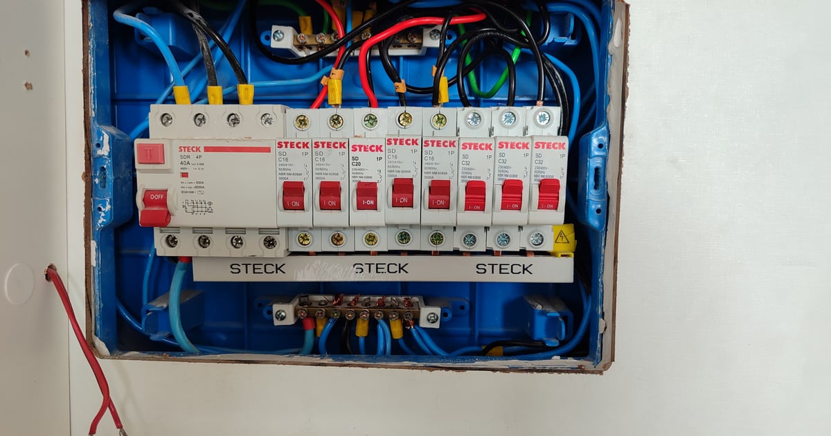 Montagem e Retrofit de Quadros Elétricos